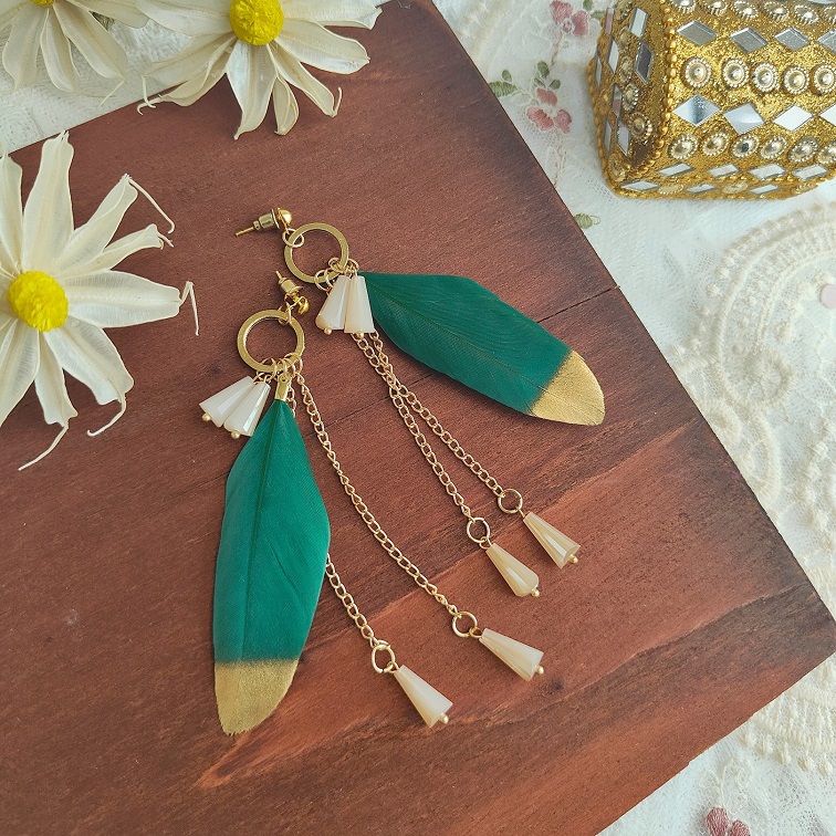 emerald gracelynn feather earrings