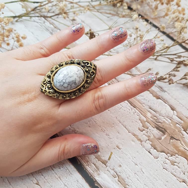 accent howlite old gold ring