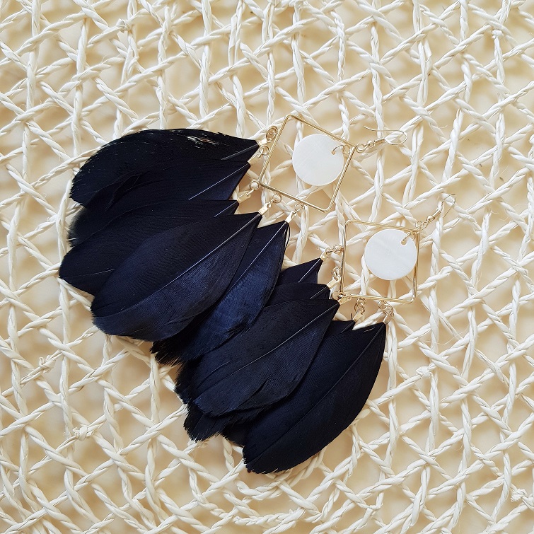 muse onyx feather earrings