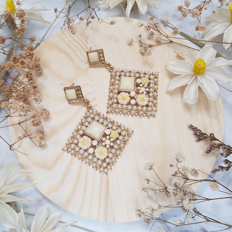 pearl floral vintage style earrings