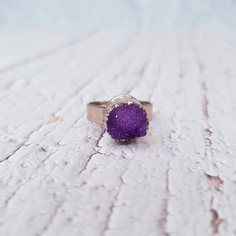 violet round druzy quartz ring