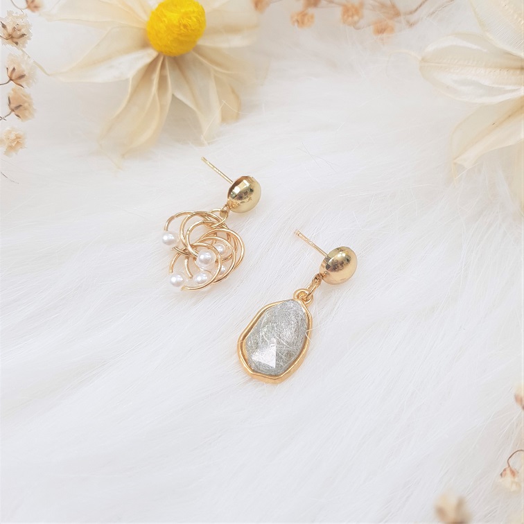 Eva Gold Asymm Earrings