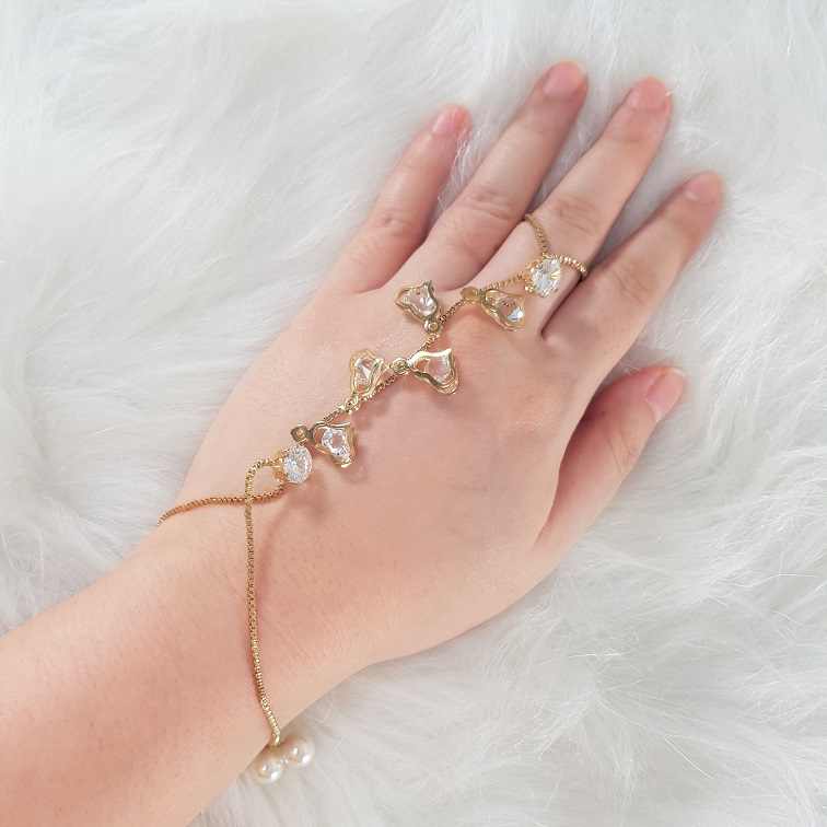 crystal-hearts-ring-bracelet-on-hand