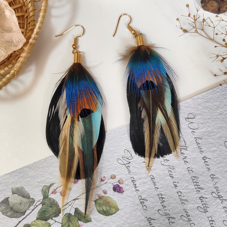 fluss-sophin-natural-blue-feather-earrings