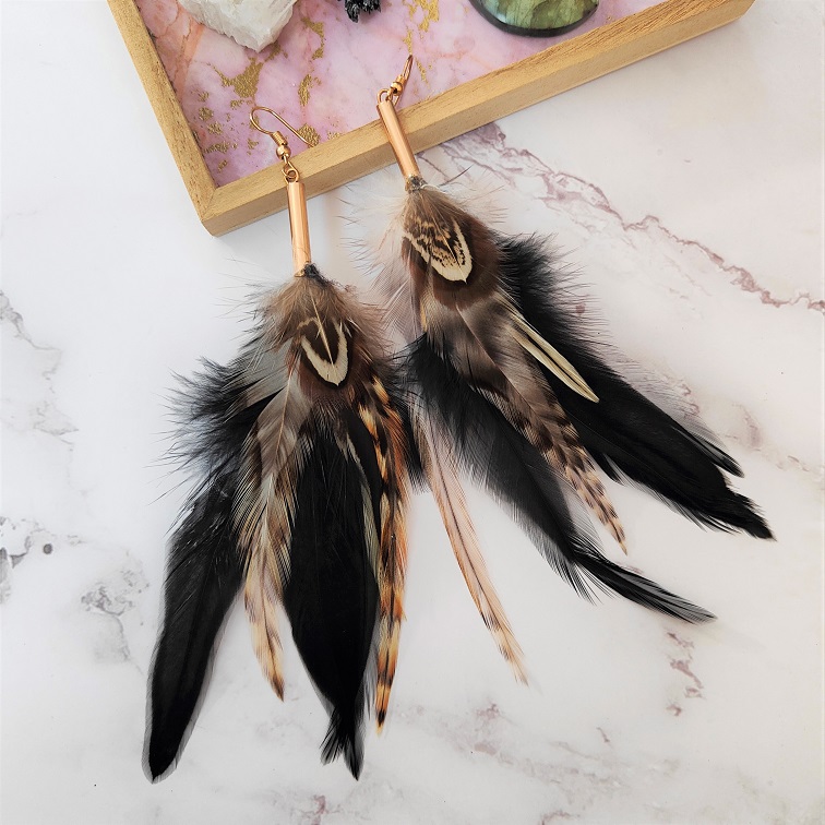 pardo-gold-case-hook-natural-feather-earrings