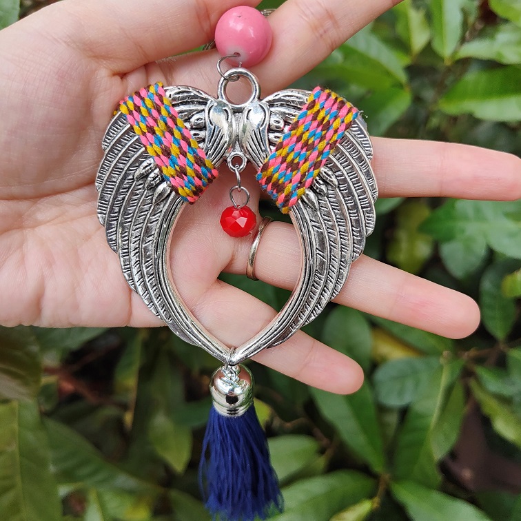 silver-wings-tassel-bag-chain