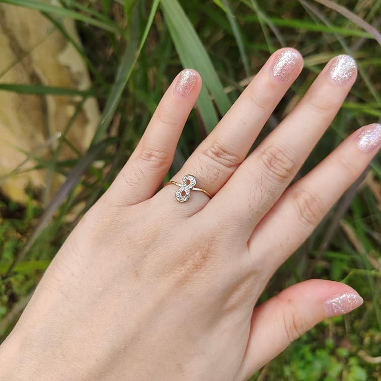 eight-fine-cursive-ring