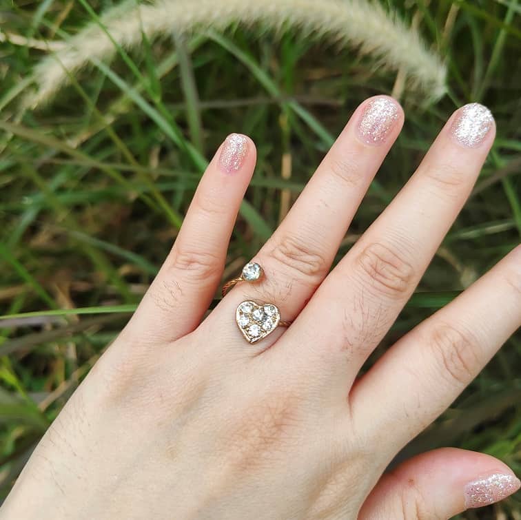 heart-open-front-fine-cursive-ring