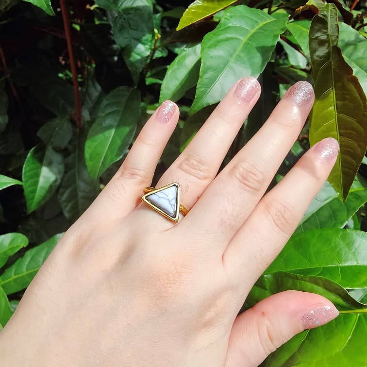 howlite-triangle-midi-statement-ring