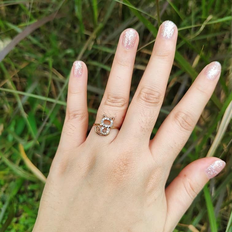 kitty-fine-cursive-ring