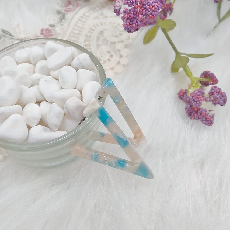 blue pink v-shaped ombre hoop earrings