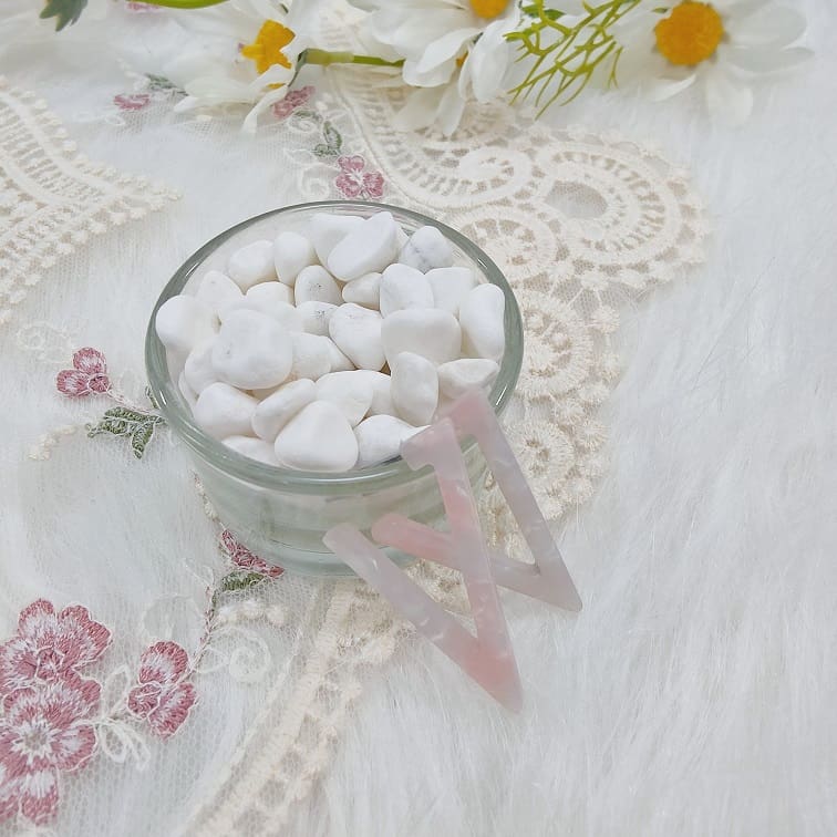 pink v-shaped ombre hoop earrings